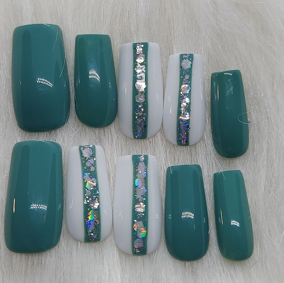 Green and White Glitter Nails - Picture 6 of 8